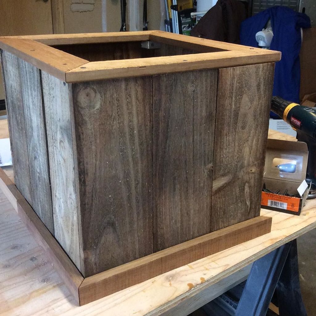 Pam_McFarland's tweet image. Working on building some spring planters today! 
#woodworking #springplanter #planter #pla… ift.tt/1OajEyx
