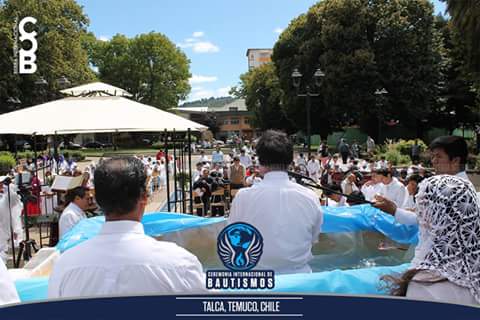 rakelitom's tweet photo. @AristeguiOnline 
Talca, Temuco, Chile 
Ceremonia Internacional de Bautismos 
#LdmBaustismos
#SoyLuzdelMundo https://t.co/0kBUGAEkcj