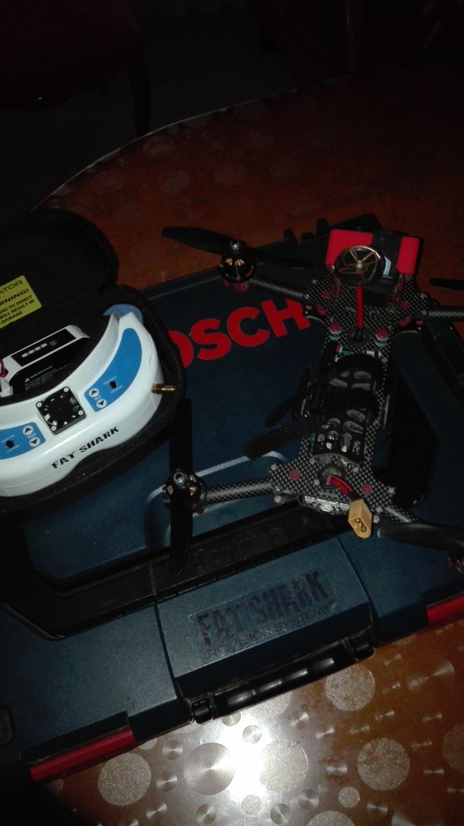 FlyingFish_Ct's tweet photo. Todo preparado para cuando el tiempo acompañe #findesemanaasqueros #maltiempo  #imersionrc https://t.co/jVDFokH4fd