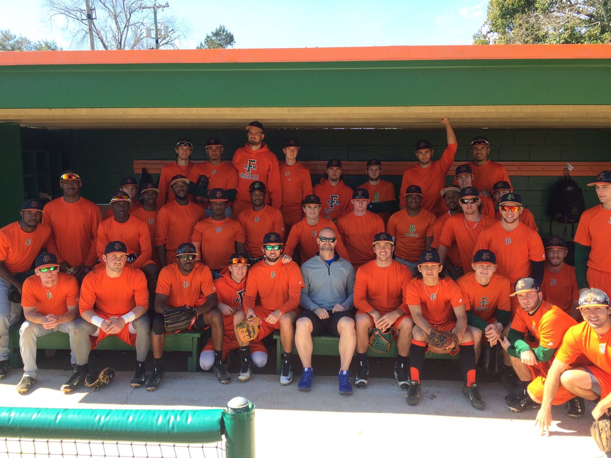 FAMU_Baseball's tweet photo. Great having MLB catcher David Ross speak to the team today. Lots of great advice. Good luck this year @D_Ross3 https://t.co/fUexgl5gJh