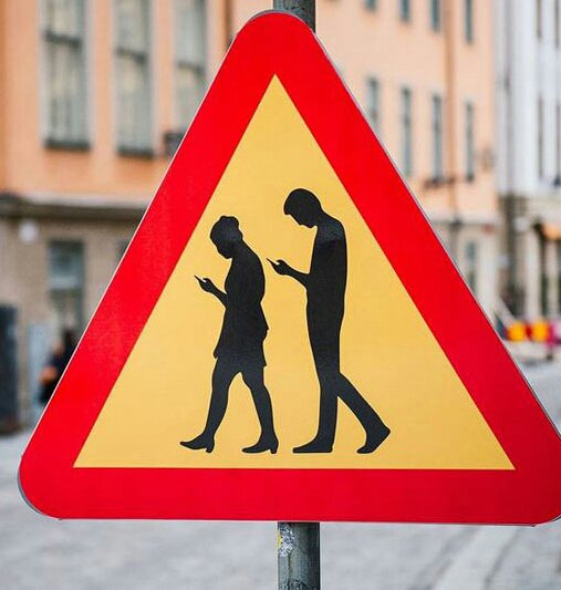 eliistender10's tweet photo. 21st century roadsigns https://t.co/NuQHSr6gz4