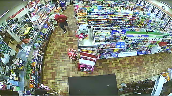 statesman's tweet photo. A Florida man tried and failed to rob a 7-Eleven, moved to a second one before he succeeded https://t.co/gLMxIBZE9y https://t.co/3ML2nRv7de