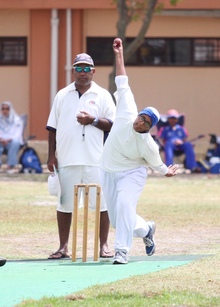 photo39's tweet photo. The young girl wearing hijab and playing sport, a true example of overcoming limits to play sport https://t.co/ZfT8zzSQH5