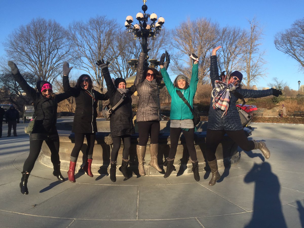 cjcb1976's tweet photo. F.R.I.E.N.D.S#NYC 🍎💋✔️@PattiJoFoley https://t.co/RVPeMXJgEE