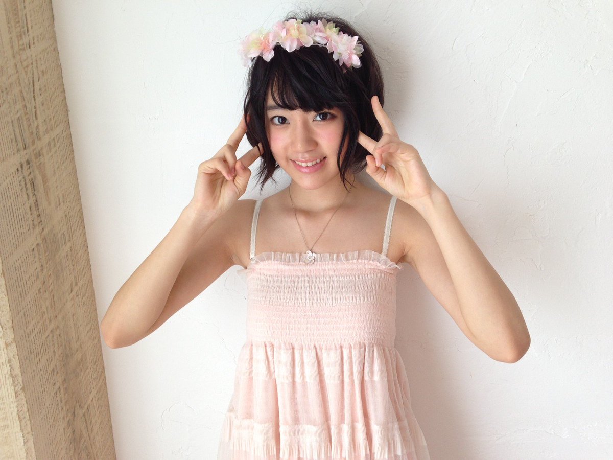 AKB48の木崎ゆりあちゃんとHKT48の宮脇咲良ちゃんどっちが好きか迷う画像まとめ matome.naver.jp/odai/213706379…