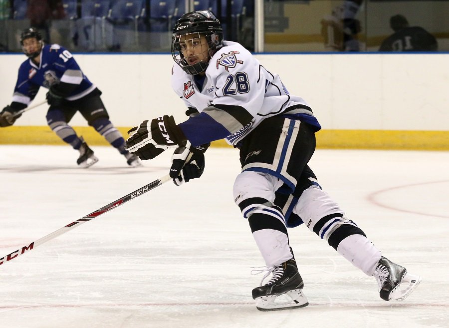 victoriaroyals's tweet photo. Congrats to @ArjunAtwal20 who was named the top scorer in the AMHL for 2015-16 with 53 pts (22g-31a) in 34 gp https://t.co/Hcf36qWWW1