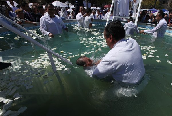 MilenioJalisco's tweet photo. 📷 [Fotogalería] Iglesia de la Luz del Mundo realiza Ceremonia Internacional de Bautismos https://t.co/JLPINkoKfX https://t.co/saD5MuTQoY