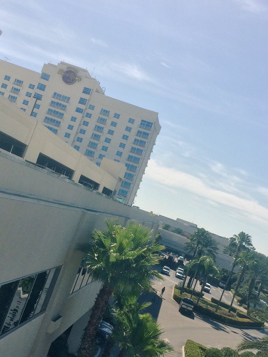 hardrockmarioc's tweet photo. What a day!! @SHRTampa #GoToWorkHappy #Valentines  #LongDay #MillerTime #FoodieLife https://t.co/HSRf7RaM6Z