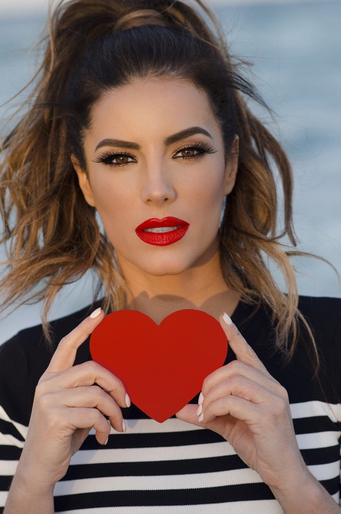 gabyespino's tweet photo. Mereces q te amen como los poetas aman la luna...Mereces q amen darle besos .... https://t.co/J7QCetMbYG https://t.co/R1WaQmqKon