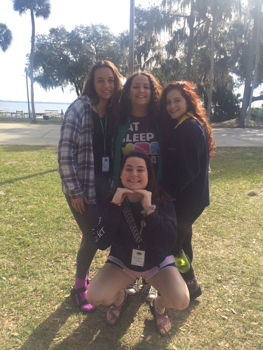 marisaelena_'s tweet image. Made some new friends this weekend. hopefully we all get to work together this summaaa. #preview2016