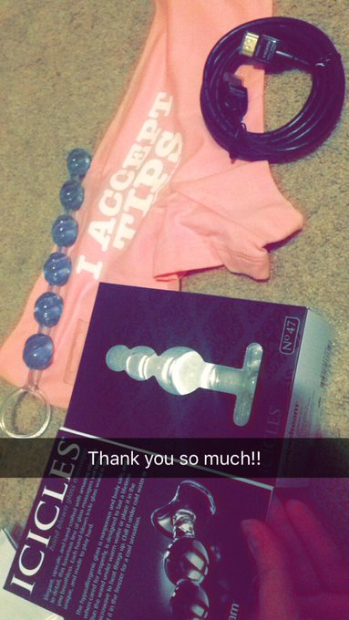 I got presents oh my god 😍 https://t.co/MujVH4bDWQ<a href="/tag/rt"class="tags"><span>#rt</span></a>