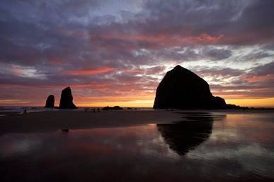 Hope your evening ended as well as ours did! #HappyValentinesDay #SunsetSunday #CannonBeach #StephanieInn