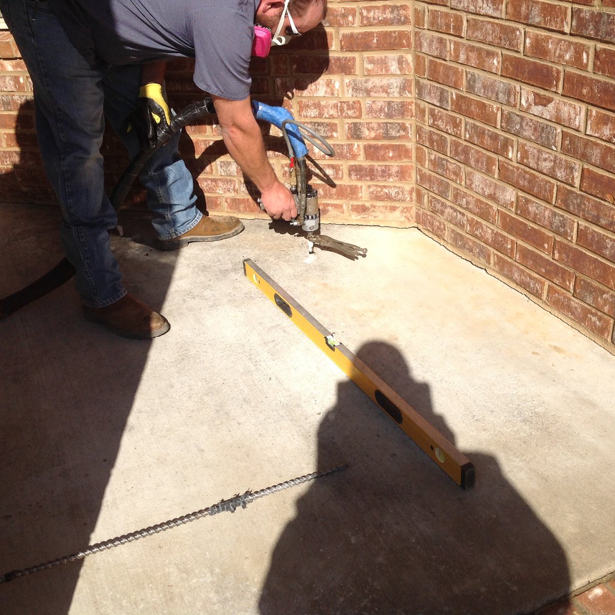 FoundationProAR's tweet photo. Structural compressed polyurethane: raising settled porch slab #concreteraising #settledconcrete #foundationpro https://t.co/Z1XogVb9w2