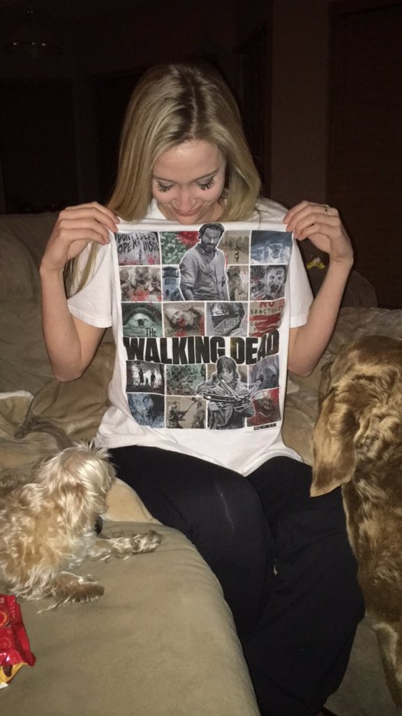 krkeller2010's tweet photo. IT'S TIME @TheWalkingDead https://t.co/MNpnCP8X9p