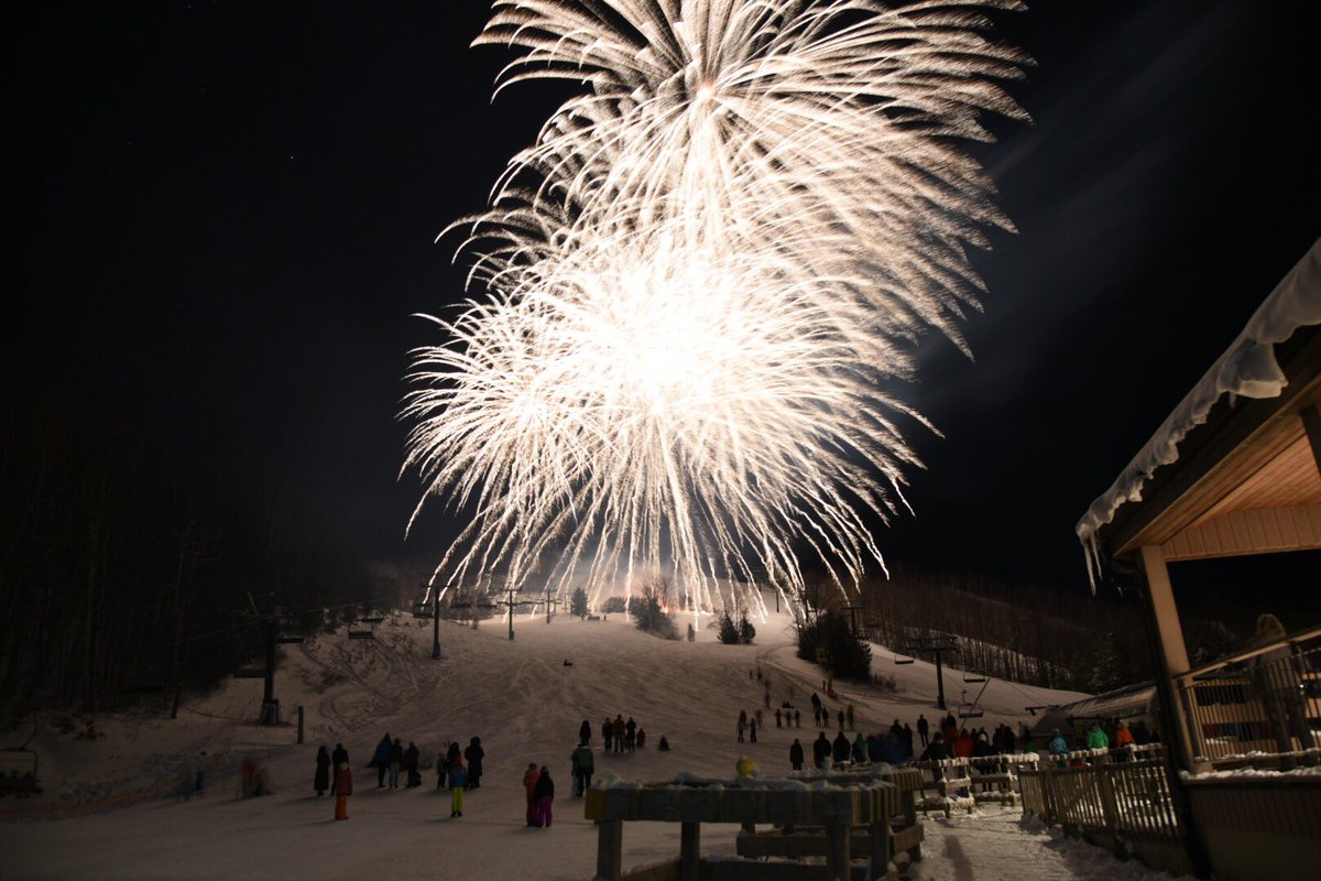 lkoster's tweet photo. Once again, a great firework show at @Alpine_SkiClub! #HappyValentinesDay #FamilyDay #onlyalpine https://t.co/6KSchbJW8y
