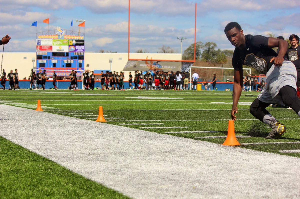 dreamkingfilmz's tweet photo. ENGLEWOOD 2017 WR/QB DEANDRE GEE @beastmodedre10 AT #NIKE COMBINE @Nike @DuvalSports @usnikefootball @nikefootball https://t.co/9iGyLAukjL