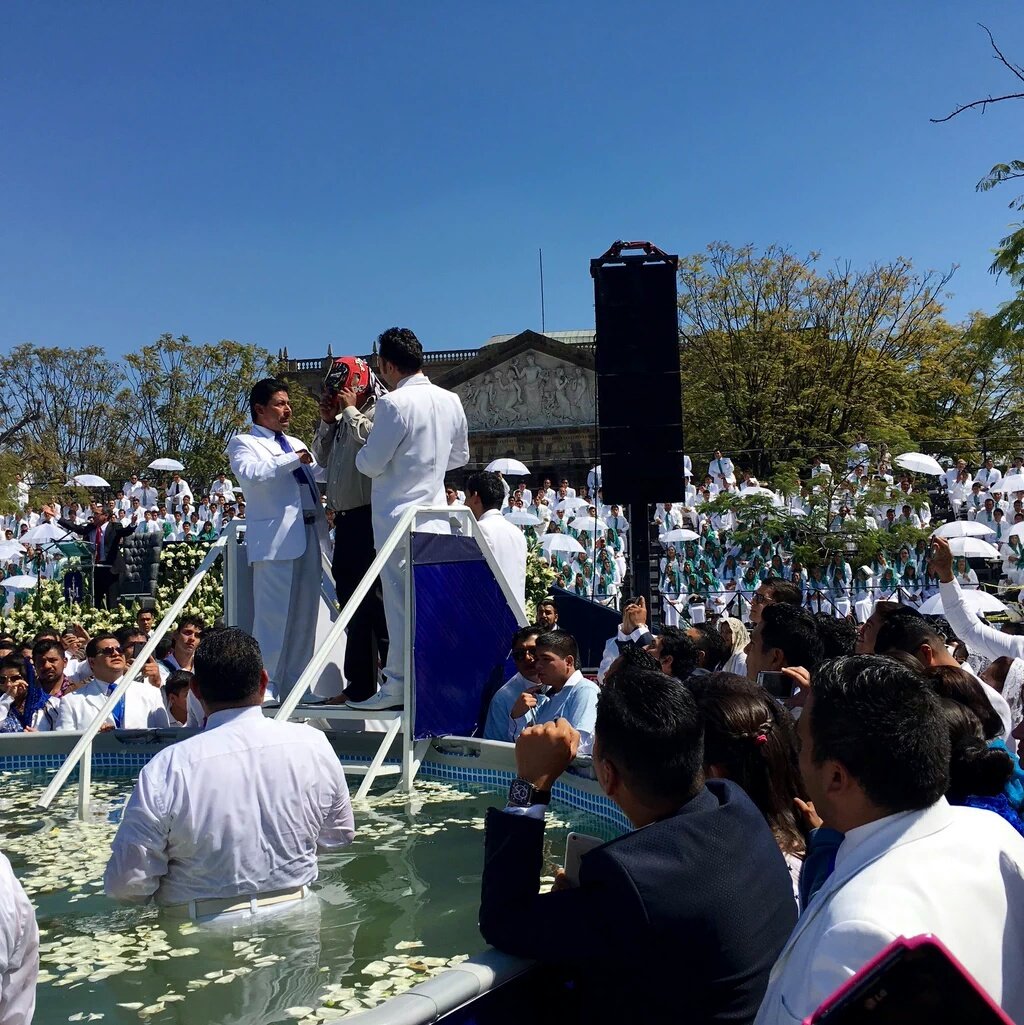 MoraZurisadai's tweet photo. 2200 Nuevos nombres se escribieron en el libro de la vida, Plaza de  La Liberacion
#SoyLuzdelMundo 
#LdmBautismos https://t.co/Zz8j54AllJ