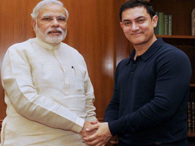 KyaUkhaadLega's tweet photo. Pics 1 &amp; 2 : Suffocating in Intolerant India
Pic 3 &amp; 4 : After Producer reminds #Dangal will release this year https://t.co/6N9xi4o9eD