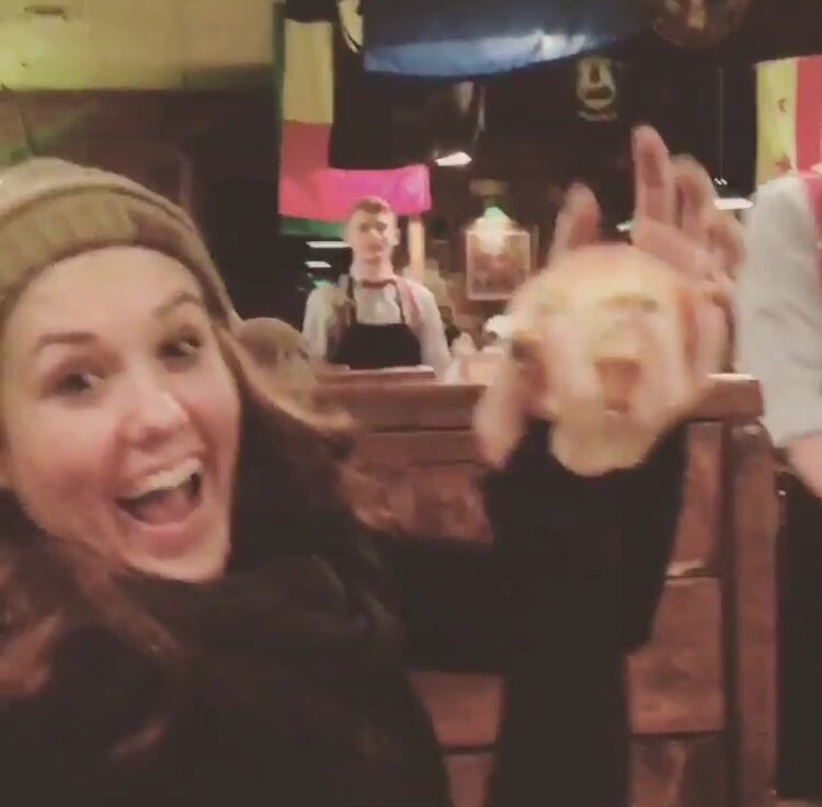 measureeinlove's tweet photo. I CANT STOP WATCHING THIS VIDEO ITS MY NEW FAVORITE THING ON THE INTERNET #Emanda https://t.co/zUUPvxSty9