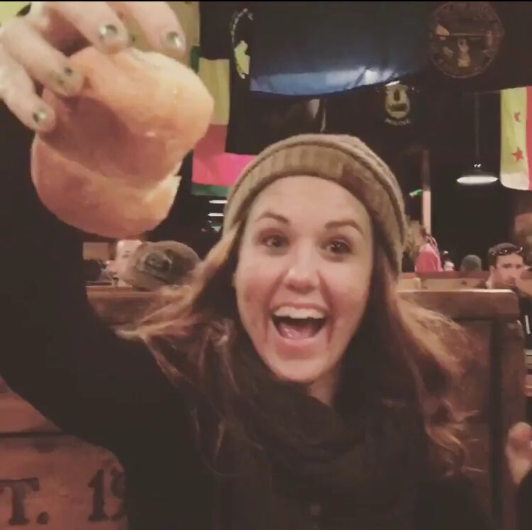 measureeinlove's tweet photo. I CANT STOP WATCHING THIS VIDEO ITS MY NEW FAVORITE THING ON THE INTERNET #Emanda https://t.co/zUUPvxSty9