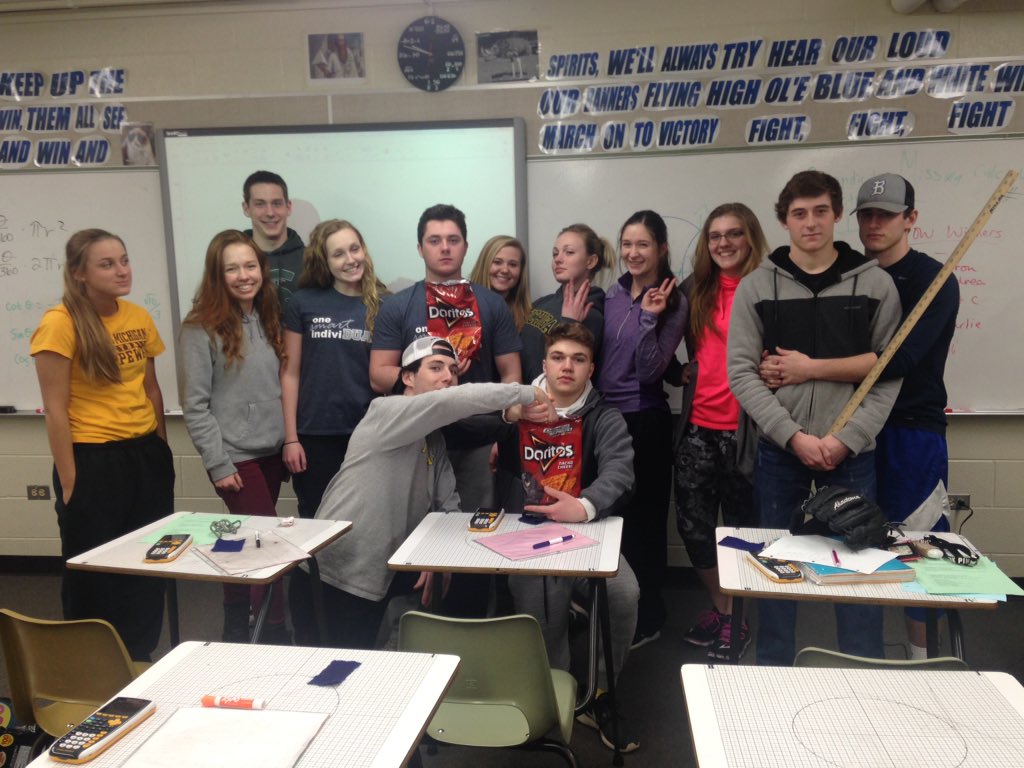 MrsButkovich's tweet image. Roses are Red, Violets are Blue, Precalc Study Parties will really help you!! #Precalc #ValentinesDay #testtmrw❤️