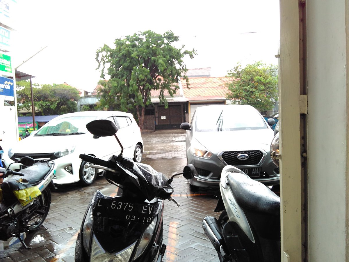 MomOfmusic's tweet photo. @e100ss baratajaya banjir hati2 kawan https://t.co/pJ7i3pK5qf