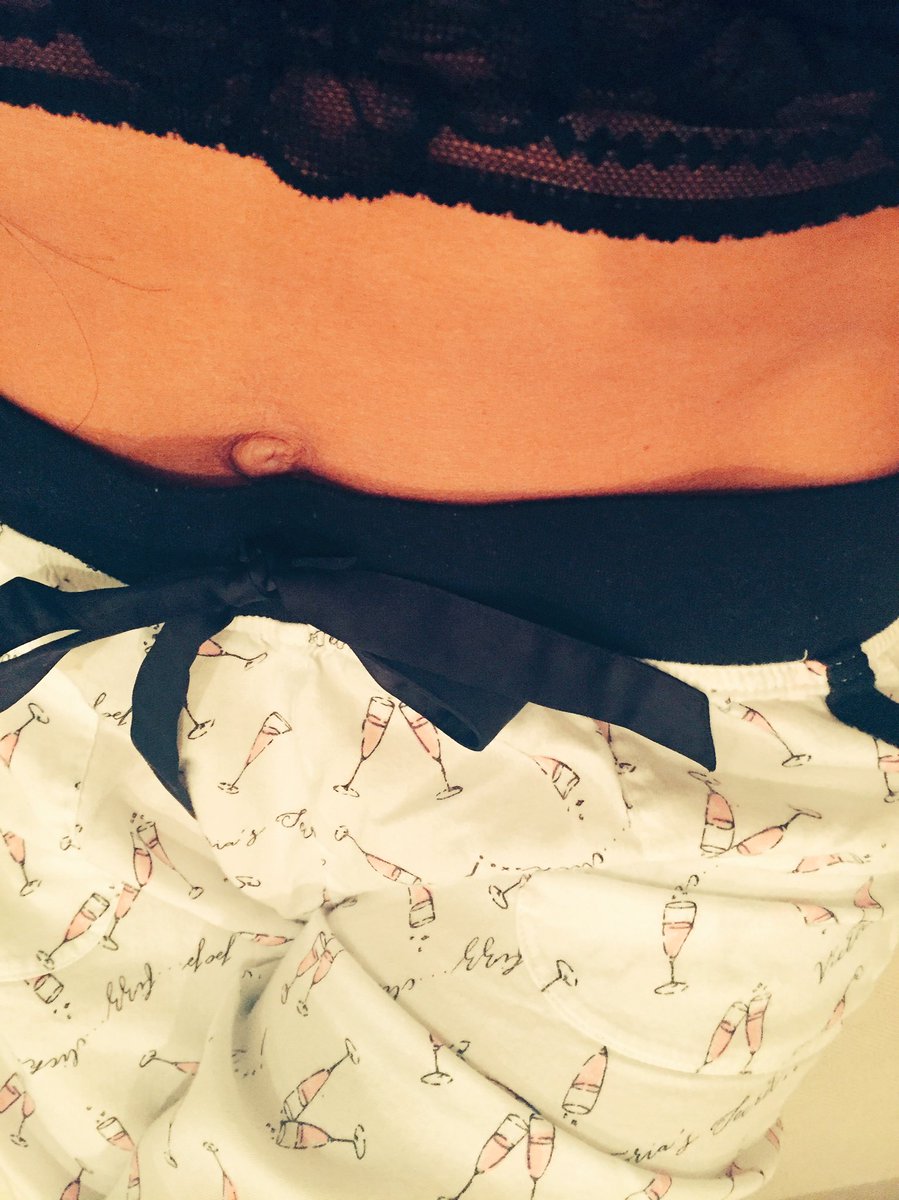 boom_boom_mia's tweet photo. #vdayinmypjs Don't judge me !! #supercomfy #HappyValentinesDay #happy https://t.co/CGQPSSi0dU