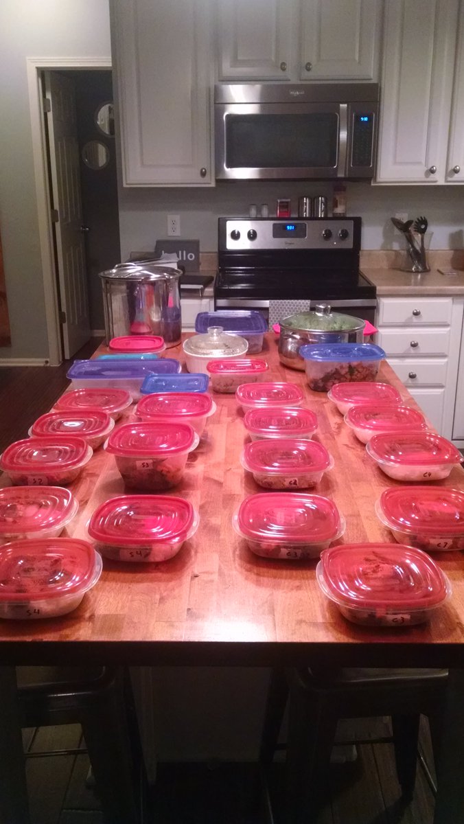 ScottScearcy's tweet photo. Meal prep for the week for Carla and I. https://t.co/iEViYwLZi1