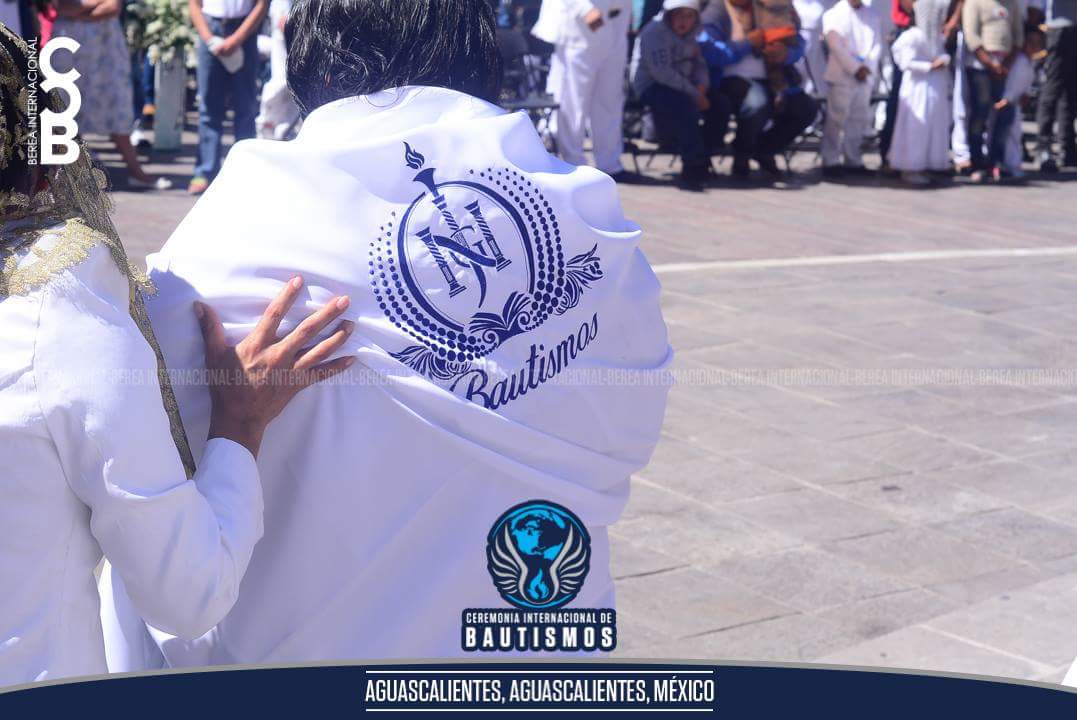IsmeAlv's tweet photo. Felicidad que no se puede medir hermoso dia! #LdmBautismos #SoyLuzdelMundo https://t.co/QGRFxSEMUB