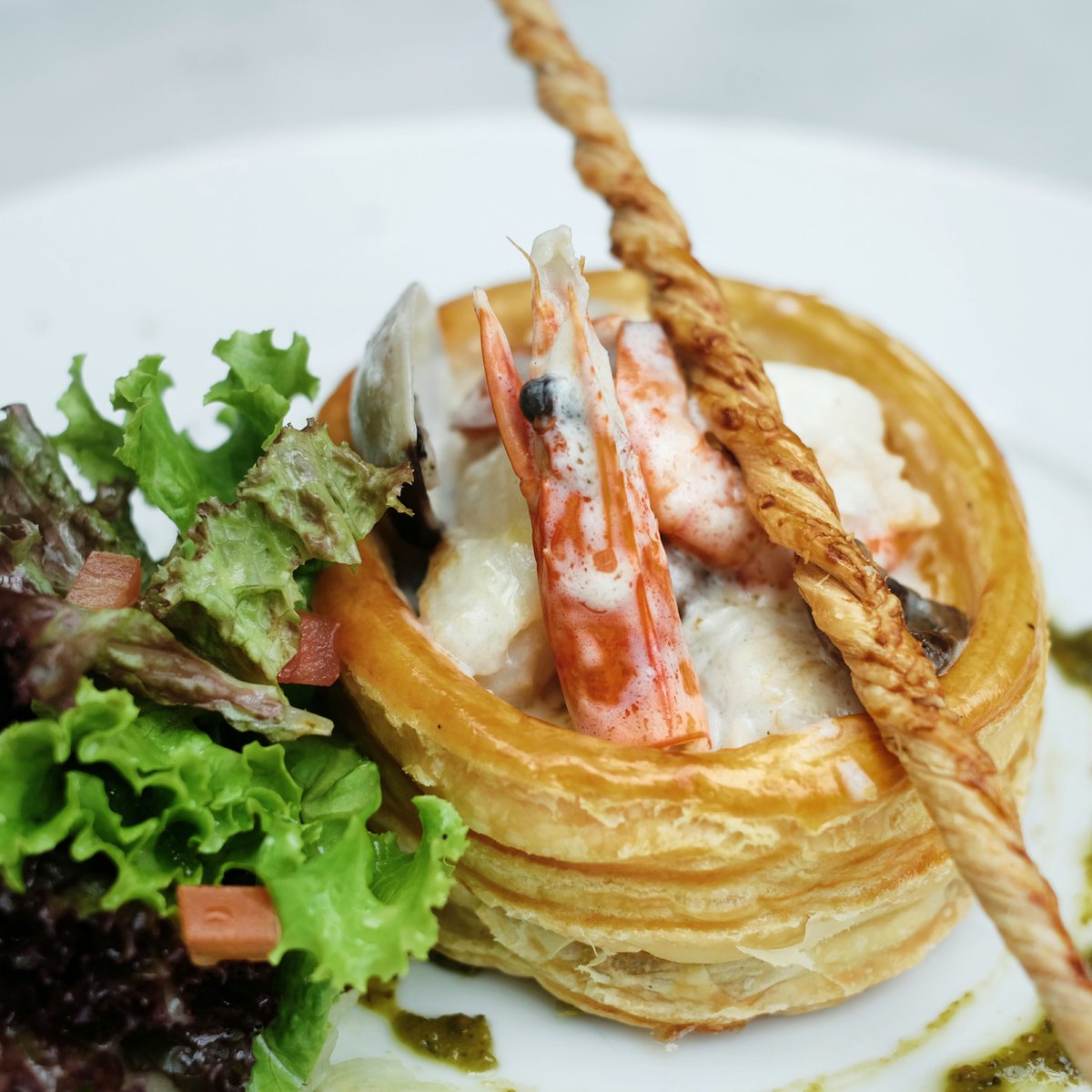 OhLaLa_ID's tweet photo. We wonder what do you think of this Seafood vol au Vent. All goodness on a puff pastry. #OHLALAid https://t.co/bCsLIq0Vhj