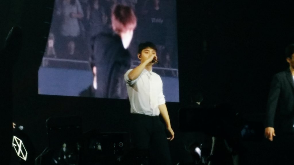 myhappiness112's tweet photo. 도경수 흰셔츠 미쳤다.....ㅇ<-< #EXOluXioninLA https://t.co/uJeIX48TYR