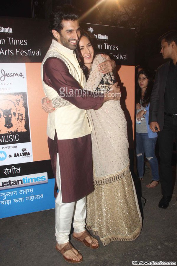 SabeehaKaif's tweet photo. #AdiKat looking soooo Made For Each Other at #KGAF2016 https://t.co/sPWucgoUbJ
