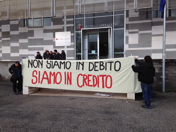 DinamoPress's tweet photo. Gli spazi sociali non si toccano!Occupata sede del patrimonio comune di Roma #RomaNonSiVende https://t.co/AwXSKRooEE https://t.co/DuSIrnJJgc