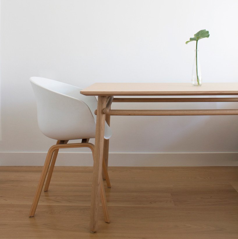 silvia ceñal pays homage to the pines of les landes in forêt table #designboomreaders designboom.com/design/silvia-…