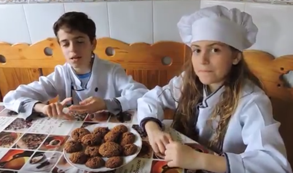 Diversalud's tweet photo. RECETA EXPRÉS DE COOKIES DE CHOCOLATE ANTICANCERÍGENAS https://t.co/Yf0iiH26If https://t.co/NYjpwbA1aW