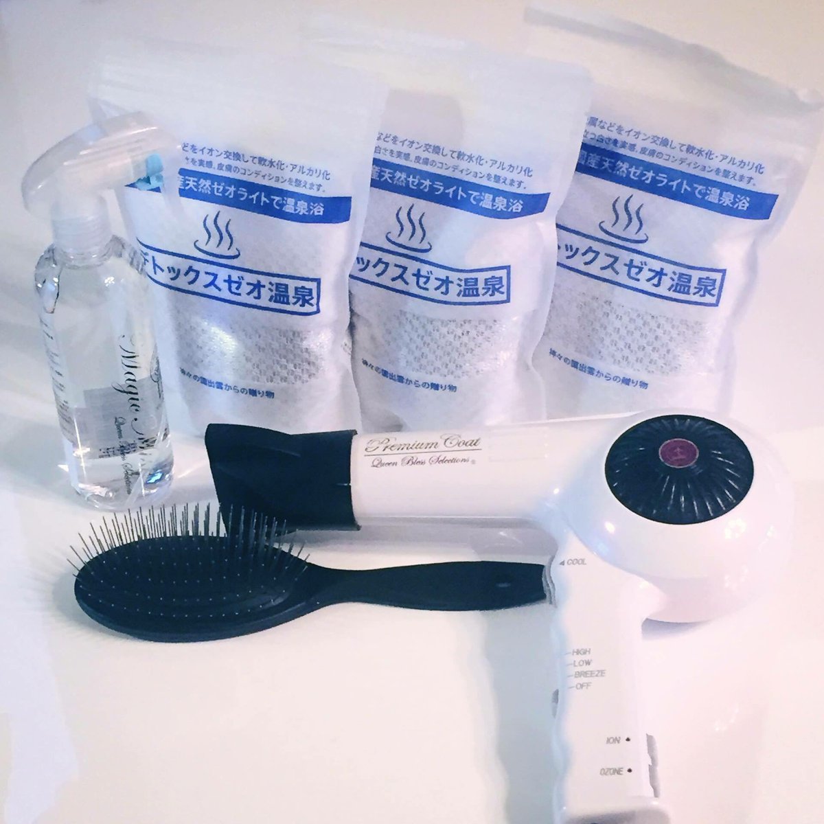 QBS_Global's tweet photo. Beauty starter set.
3 Detox Zeo, 1 Magic Mist, 1 Ozon&amp;Ion Drier, 1 high class pin brush for your pets and you. https://t.co/wrGJPFKIQE