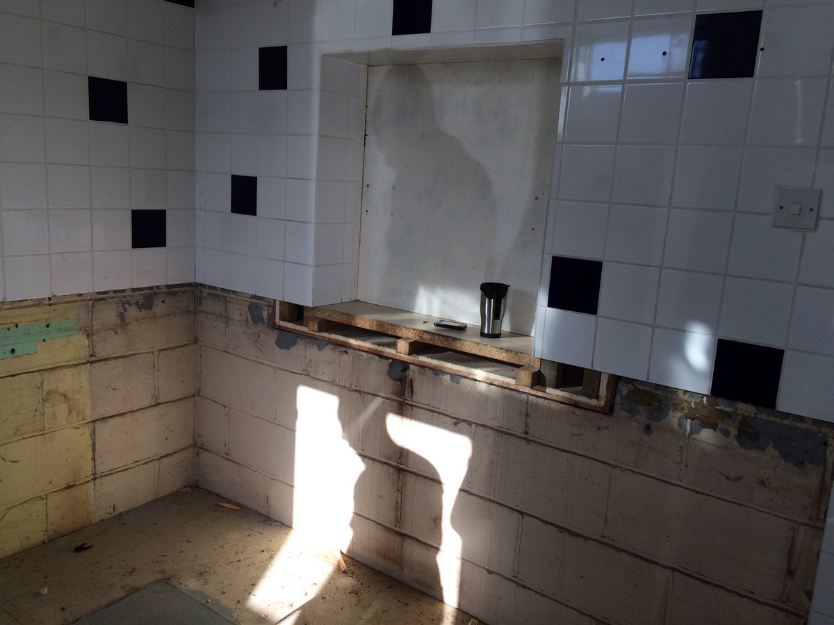 kelzjames's tweet image. Work in progress, removing the old kitchen from Sandy Scout Hut. @Daveharwood1982 @Sandy6796