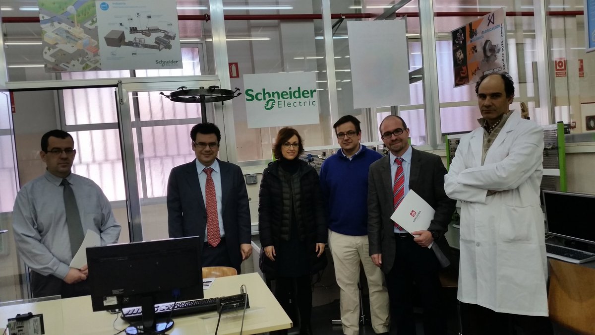 Ileanaguaita's tweet photo. En el centro Salesianos de Atocha @salesianosatoch,115 años de experiencia en Formación Profesional https://t.co/qiiUN1jnf2