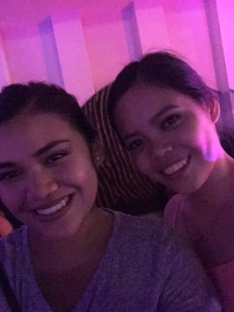 AngelMuyrong's tweet photo. Cheers to the freakin' weekend, drink to that! #ValentineWeekend #LASARE https://t.co/kJ8Lz7YheI