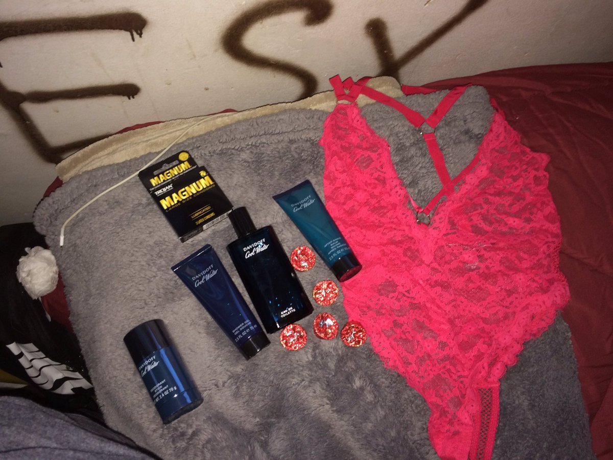 Dark_Outlook's tweet photo. What mah girl brought me for Valentine's Day, she's the fucking bomb #represent #DarkStatus #alwaysMobbin #ESX https://t.co/W7hnDmf7xE