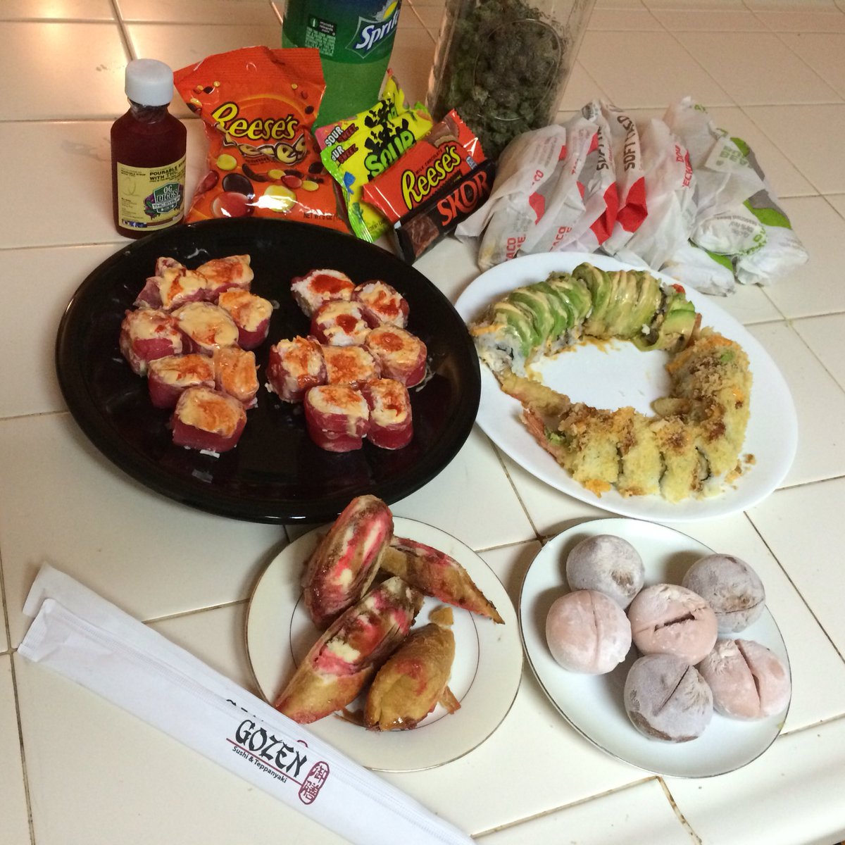 The_Medicateds's tweet photo. We brought stuff home for the night so we can relax for once. #HappyValentinesDay everyone #weedlean #munchies #weed https://t.co/ZOEMEeJtk2