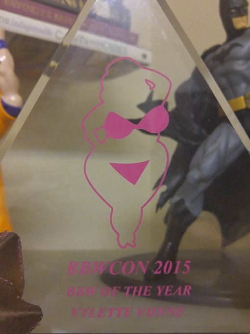 @jeneast9 @ElizaAllure *strokes trophy* A fat person that showed up for a paycheck and paid a compliment<a class="tags" target="_blank" title="On Twitter" href="/?out=eyJ0eXAiOiJKV1QiLCJhbGciOiJIUzUxMiJ9.eyJpYXQiOjE3MTg3NzI1NTIsImlzcyI6InR3cG9ybnN0YXJzLmNvbSIsIm5iZiI6MTcxODc3MjU1MiwiZXhwIjoxNzUwMzA4NTUyLCJyZWRpcmVjdF91cmwiOiJodHRwczovL3R3aXR0ZXIuY29tL2plbmVhc3Q5In0.9yDHNsjVQyB9TjXCwlqksdbHdHEBQONu-235sYCINUd3sJgi3-ZEcKGt4zaKKExjCbg9oIHBj3tQmjsY0HQR1Q">@jeneast9</a><a class="tags" href="/tag/elizaallure">@elizaallure</a><a href="/tag/notallmen"class="tags"><span>#notallmen</span></a><a href="/tag/thatsme"class="tags"><span>#thatsme</span></a><a href="/tag/bozo"class="tags"><span>#bozo</span></a><a href="/tag/butmost"class="tags"><span>#butmost</span></a>