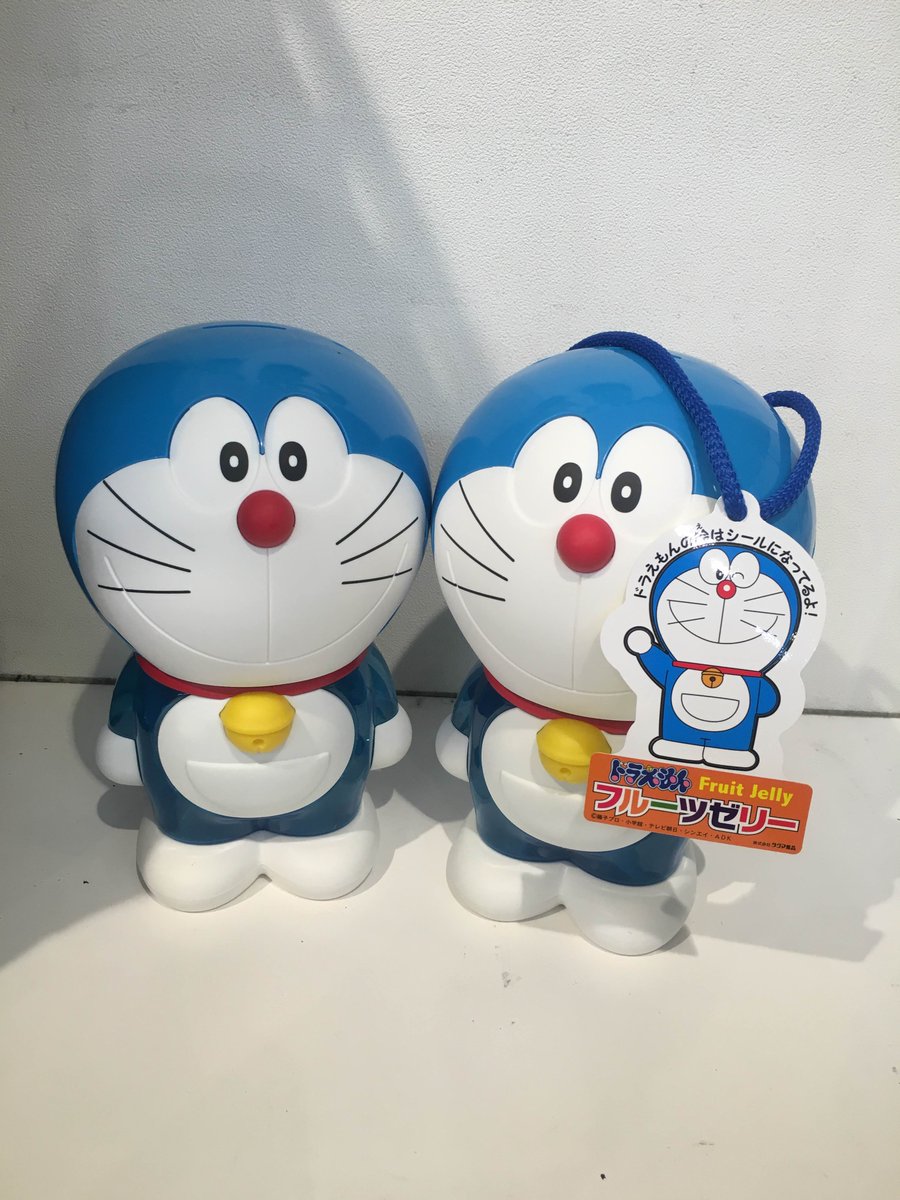 コトブキヤ秋葉原館 1階 新商品情報 お土産コーナーより ドラえもん フルーツゼリー 1 0 税 入荷致しました 味はマンゴー 白桃 ブドウの3種類 ドラえもんの入れ物は貯金箱にもなります 紐も付いているので持ち運びにも便利 コトブキヤ秋葉原館 1階 新商品情報 お土産コーナーより ドラえもん フルーツゼリー 1 0 税 入荷致しました 味はマンゴー 白桃 ブドウの3種類 ドラえもんの入れ物は貯金箱にもなります 紐も付いているので持ち運びにも便利