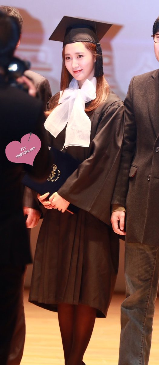 [PIC][15-02-2016]SooYoung và Yuri tham dự Lễ Tốt nghiệp của Trường Đại học Chung-Ang vào trưa nay CbPTjWBUsAAiTgr