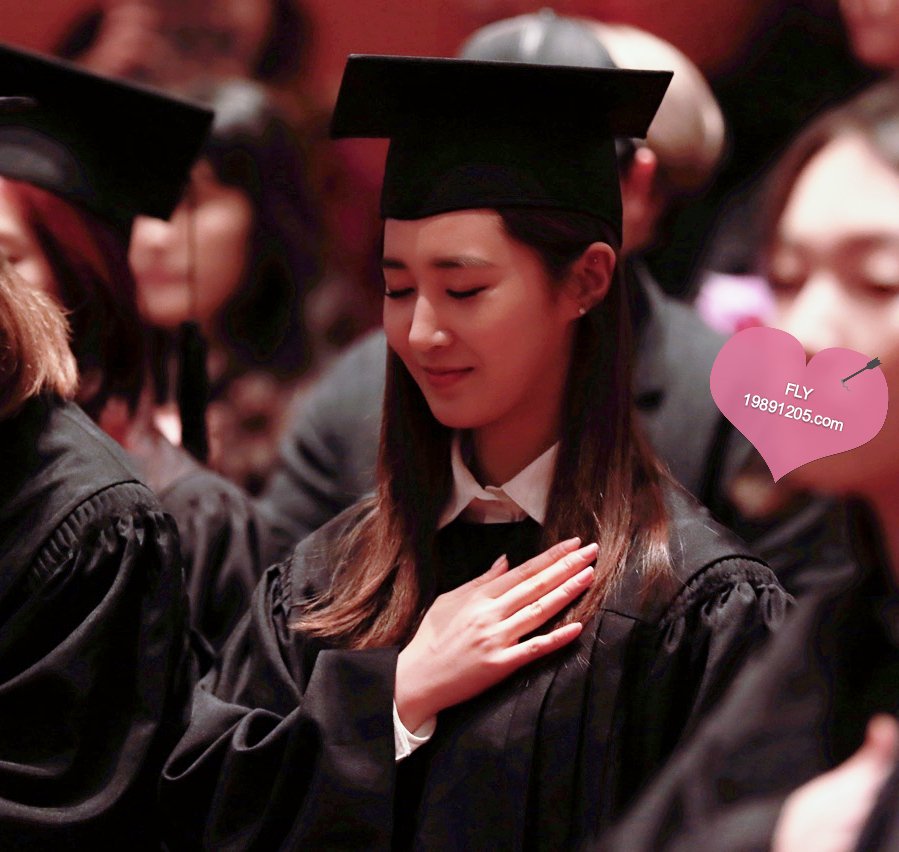 [PIC][15-02-2016]SooYoung và Yuri tham dự Lễ Tốt nghiệp của Trường Đại học Chung-Ang vào trưa nay CbPTkJ-VIAANWXS