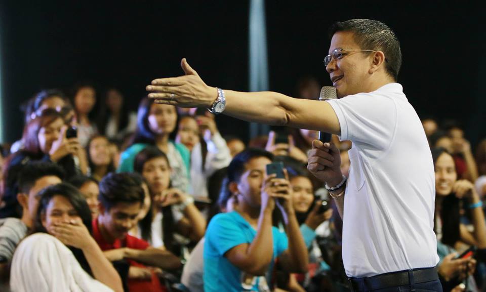 GoPoeSayChiz's tweet photo. Chiz is Change! Gobyernong may PUSO tayo! #Eleksyon2016 #SayChiz #ChizisChange https://t.co/8NxwyRujSD