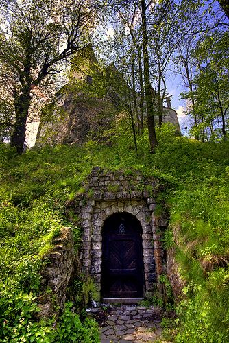 JyadeCythrawl's tweet image. "A door under the mountain upon which sits Castle Bran, the home of Vlad Tepes, better known as Dracula"
