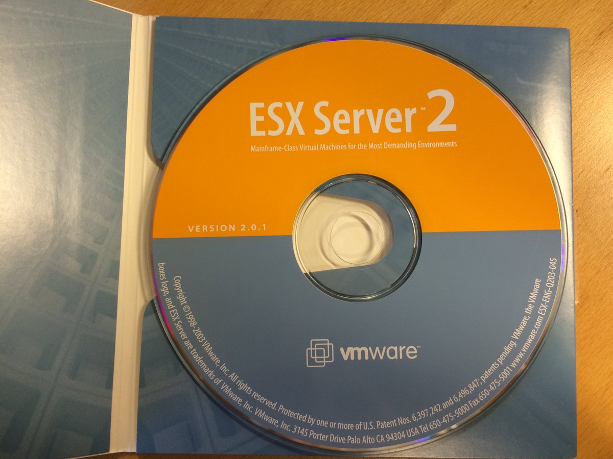 _Peter_DK's tweet image. Moving to a new office. Found this nice piece of software in the bookcase #VMware #OldSoftware #MovingToNewOffice