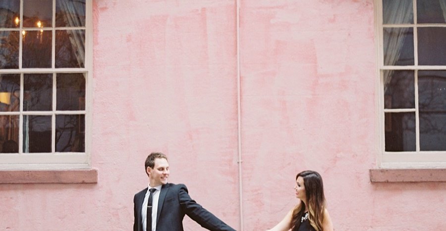 tryCapsule's tweet photo. Savannah Engagement with the Prettiest Pink Backdrop https://t.co/5jcyaROjlX #wedding https://t.co/cfcZGogeYq