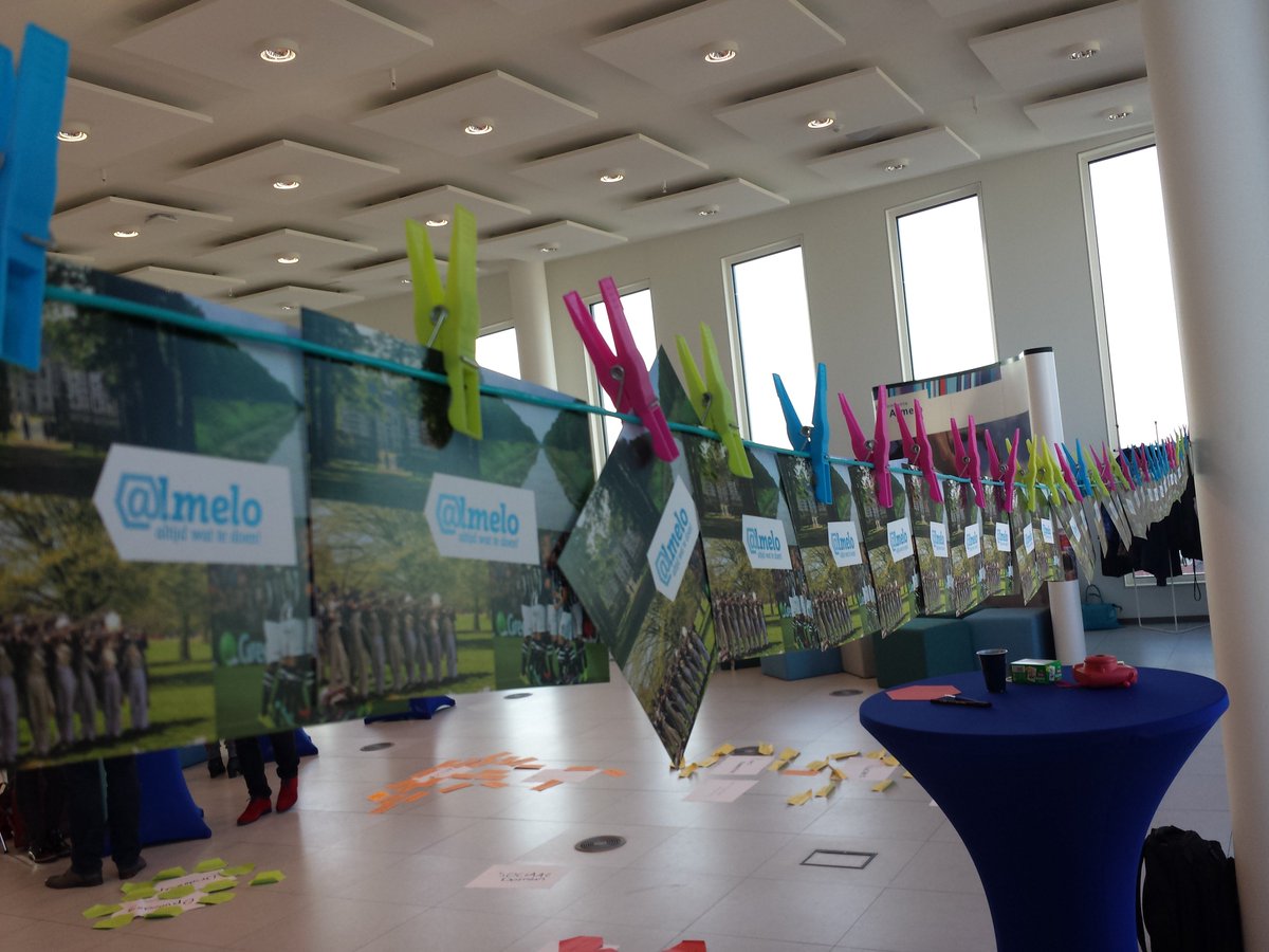 YvonneLemmens's tweet photo. #klokjerond sessie transformatie #sociaaldomein #gefaciliteerd @Gemeente_Almelo + partners stad @wirokuipers #zidz https://t.co/SfjN6liWKu